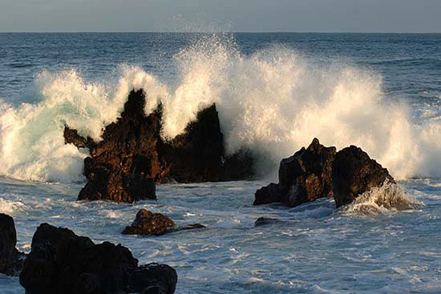 Waves at Laupahoehoe Point