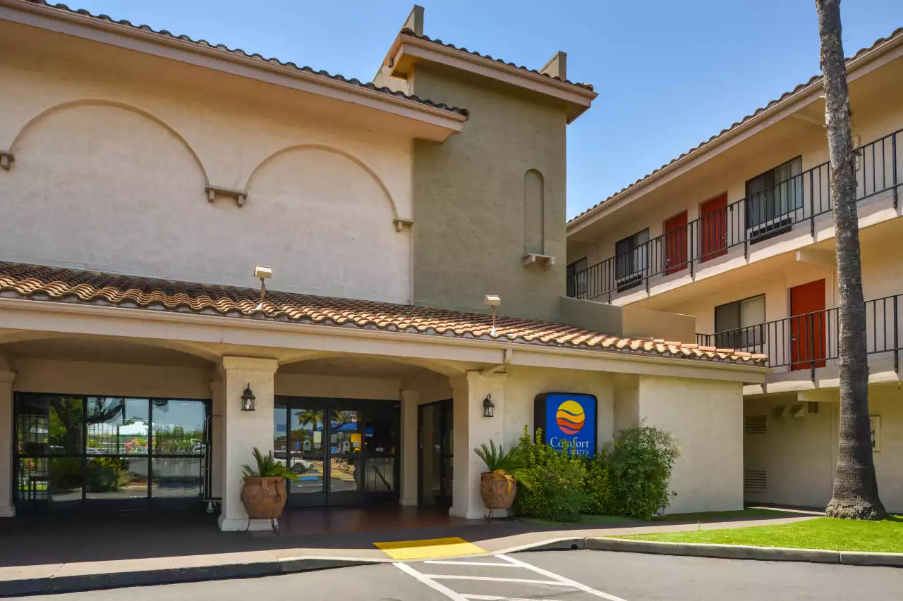 Comfort Inn & Suites Near Folsom Lake