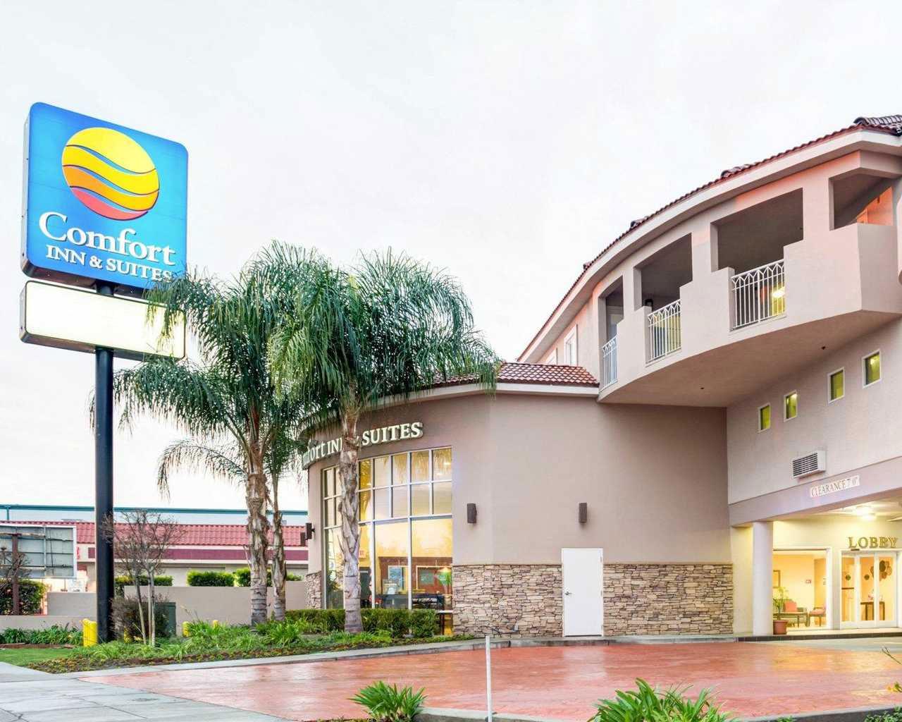 Comfort Inn & Suites Near Universal - N. Hollywood - Burbank