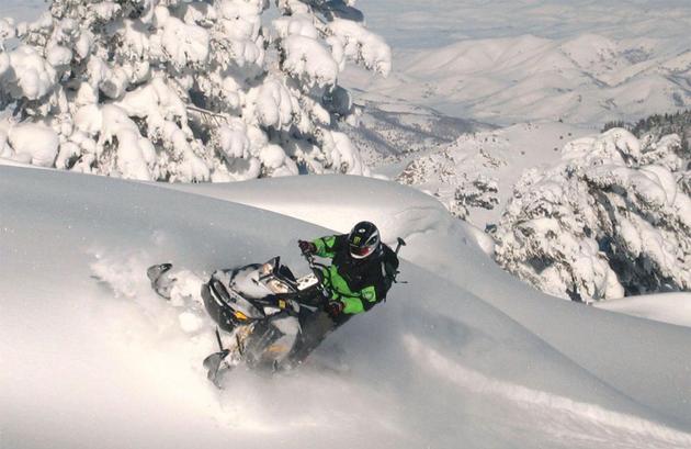 Snowmobiling in Logan Canyon