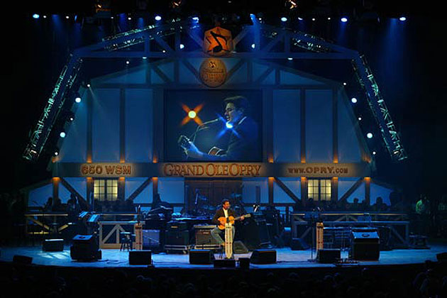 Grand Ole Opry-Vince Gill Performs