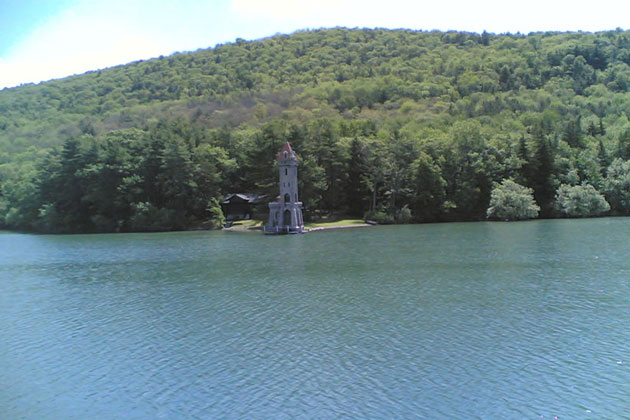 Kingfishers Tower - Ostego Lake