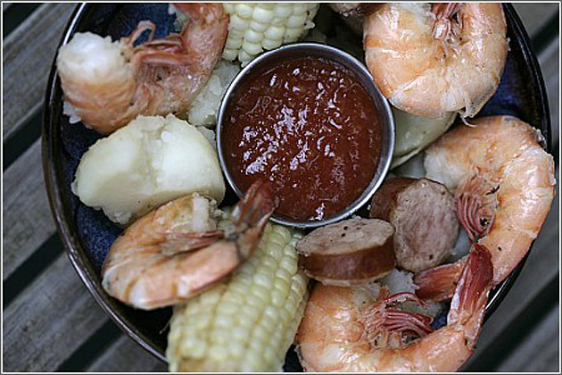 Frogmore Stew With Cocktail Sauce
