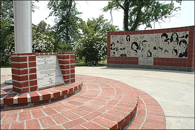 Century Wall, Pocahontas