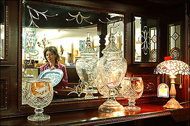 Morris Antiques, Keo
