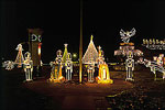 Holiday Lights, Mena